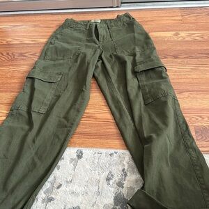 Women’s GREEN cargo pant with adjustable waist